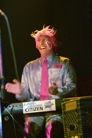 linkpinks-clapping.jpg